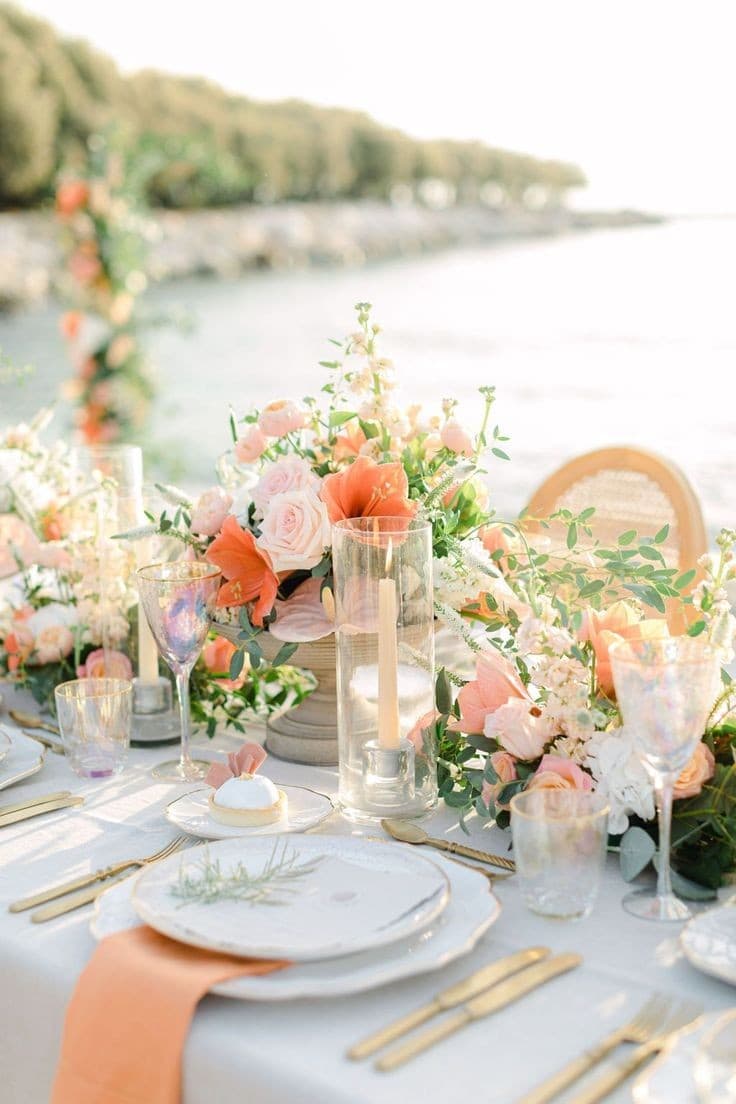Élément de galerie : Lakeside Floral Table